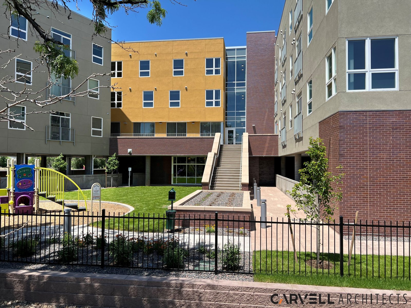 Courtyard view of South Platte Crossing Apartments